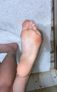 Alaine Crissiê feet photo thumbnail