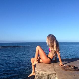 Alana Blanchard feet photo thumbnail