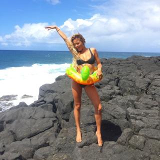 Alana Blanchard feet photo thumbnail
