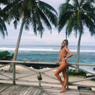 Alana Blanchard feet photo thumbnail