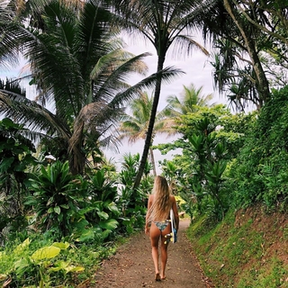 Alana Blanchard feet photo thumbnail