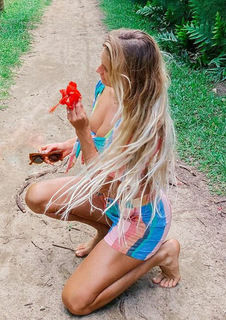 Alana Blanchard feet photo thumbnail