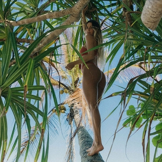 Alana Blanchard feet photo thumbnail
