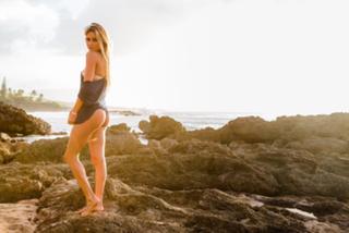 Alana Blanchard feet photo thumbnail