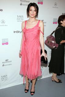 Alana De La Garza feet photo thumbnail