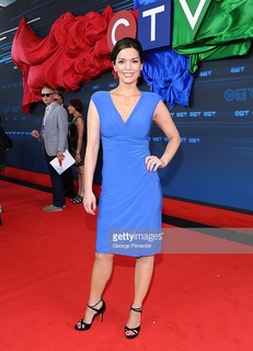 Alana De La Garza feet photo thumbnail