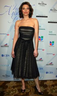 Alana De La Garza feet photo thumbnail