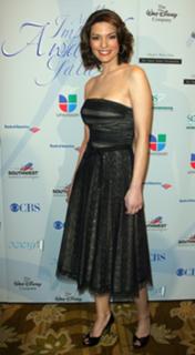 Alana De La Garza feet photo thumbnail