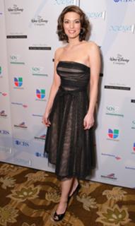 Alana De La Garza feet photo thumbnail
