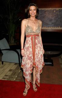 Alana De La Garza feet photo thumbnail
