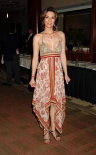 Alana De La Garza feet photo thumbnail