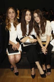 Alana Haim feet photo thumbnail