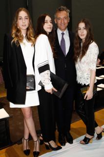 Alana Haim feet photo thumbnail