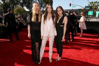 Alana Haim feet photo thumbnail