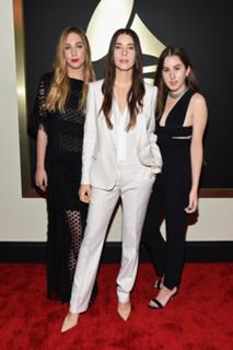 Alana Haim feet photo thumbnail