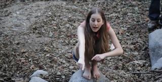 Alana Haim feet photo thumbnail