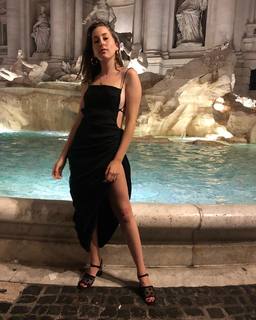 Alana Haim feet photo thumbnail