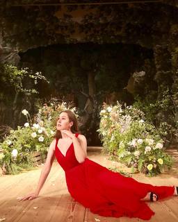 Alana Haim feet photo thumbnail