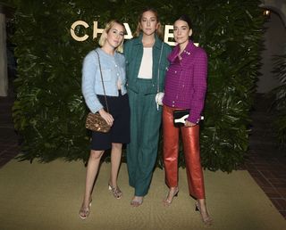 Alana Haim feet photo thumbnail