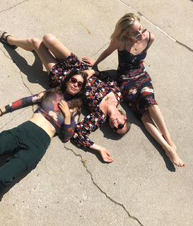 Alana Haim feet photo thumbnail