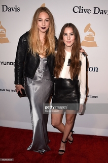 Alana Haim feet photo thumbnail