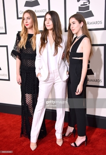 Alana Haim feet photo thumbnail