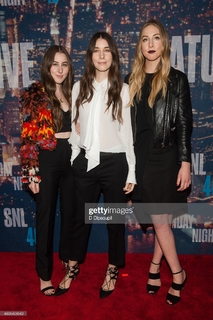Alana Haim feet photo thumbnail
