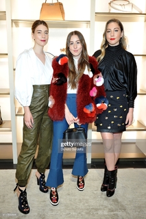 Alana Haim feet photo thumbnail