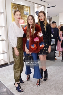 Alana Haim feet photo thumbnail