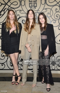 Alana Haim feet photo thumbnail