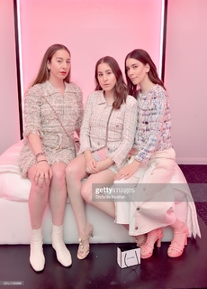 Alana Haim feet photo thumbnail