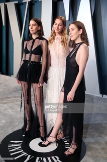 Alana Haim feet photo thumbnail