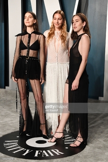 Alana Haim feet photo thumbnail