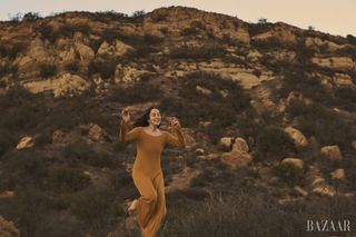 Alana Haim feet photo thumbnail