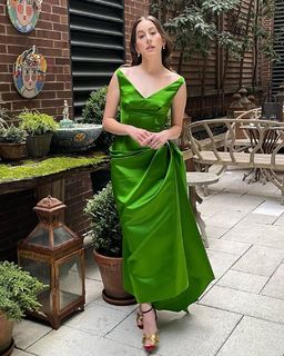 Alana Haim feet photo thumbnail