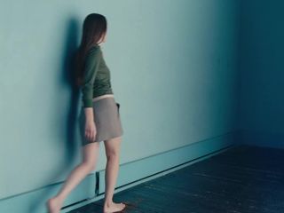 Alana Haim feet photo thumbnail