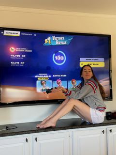 Alana Haim feet photo 11