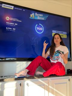 Alana Haim feet photo 10
