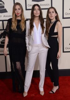 Alana Haim feet photo 2