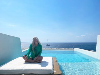 Alanah Pearce feet photo thumbnail