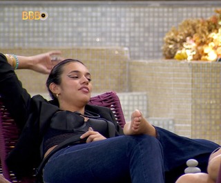 Alane Dias feet photo 1