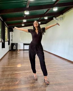 Alane Dias feet photo 1