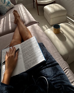 Alane Dias feet photo 8