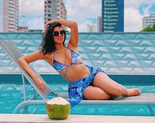 Alane Dias feet photo 1