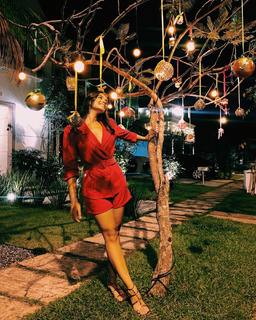 Alane Dias feet photo 1