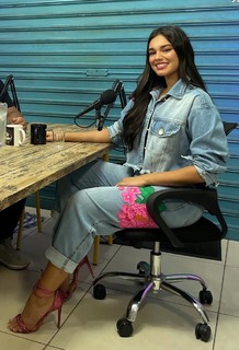 Alane Dias feet photo 8