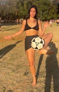 Alane Dias feet photo 6