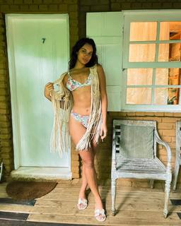 Alane Dias feet photo 2
