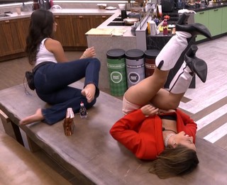 Alane Dias feet photo 12