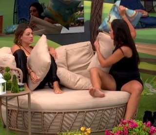 Alane Dias feet photo 3